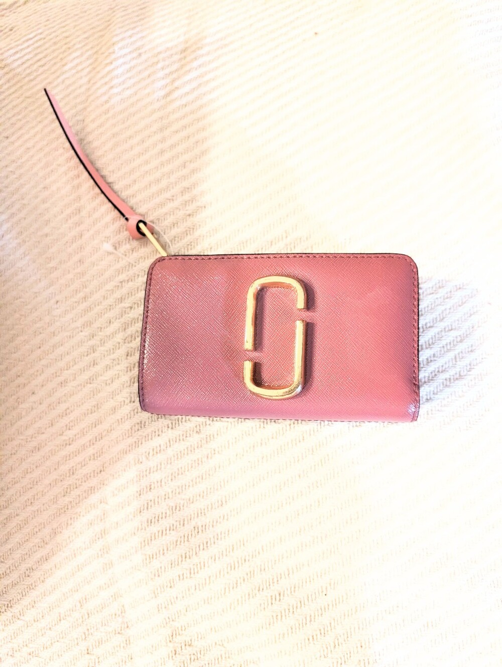 The Marc Jacobs Pink Zip-Around Compact Wallet Gold Logo - Picture 10 of 12